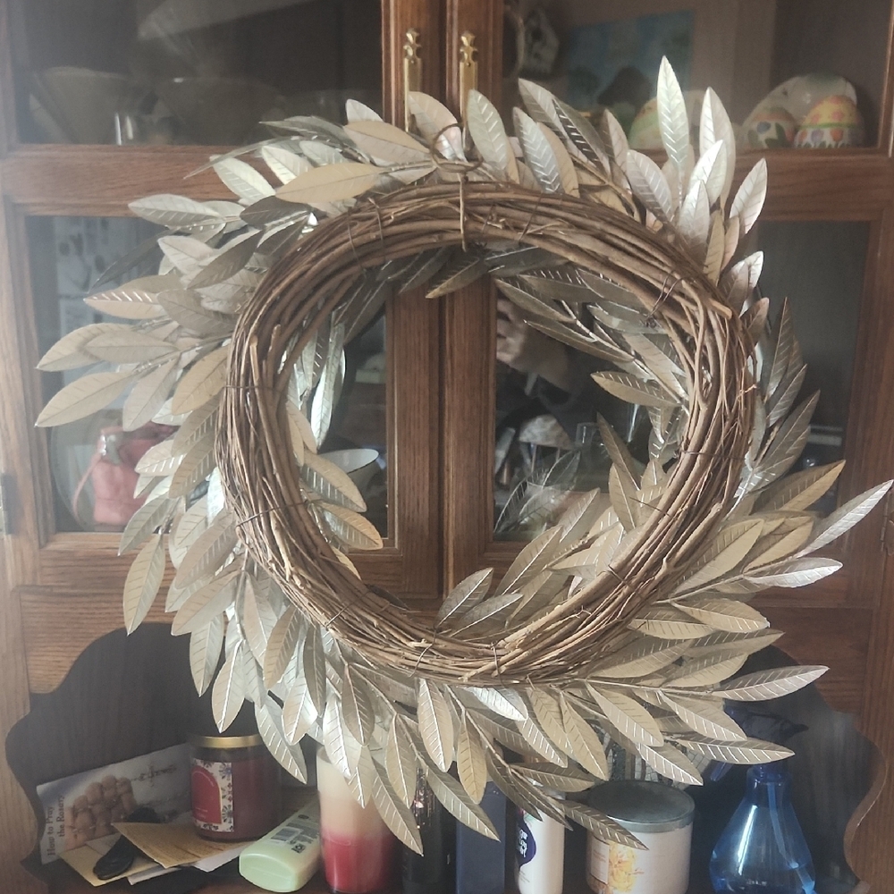 Silver Leaf Wreath Decor 19 Inches Diameter DIYers - Picture 5 of 6